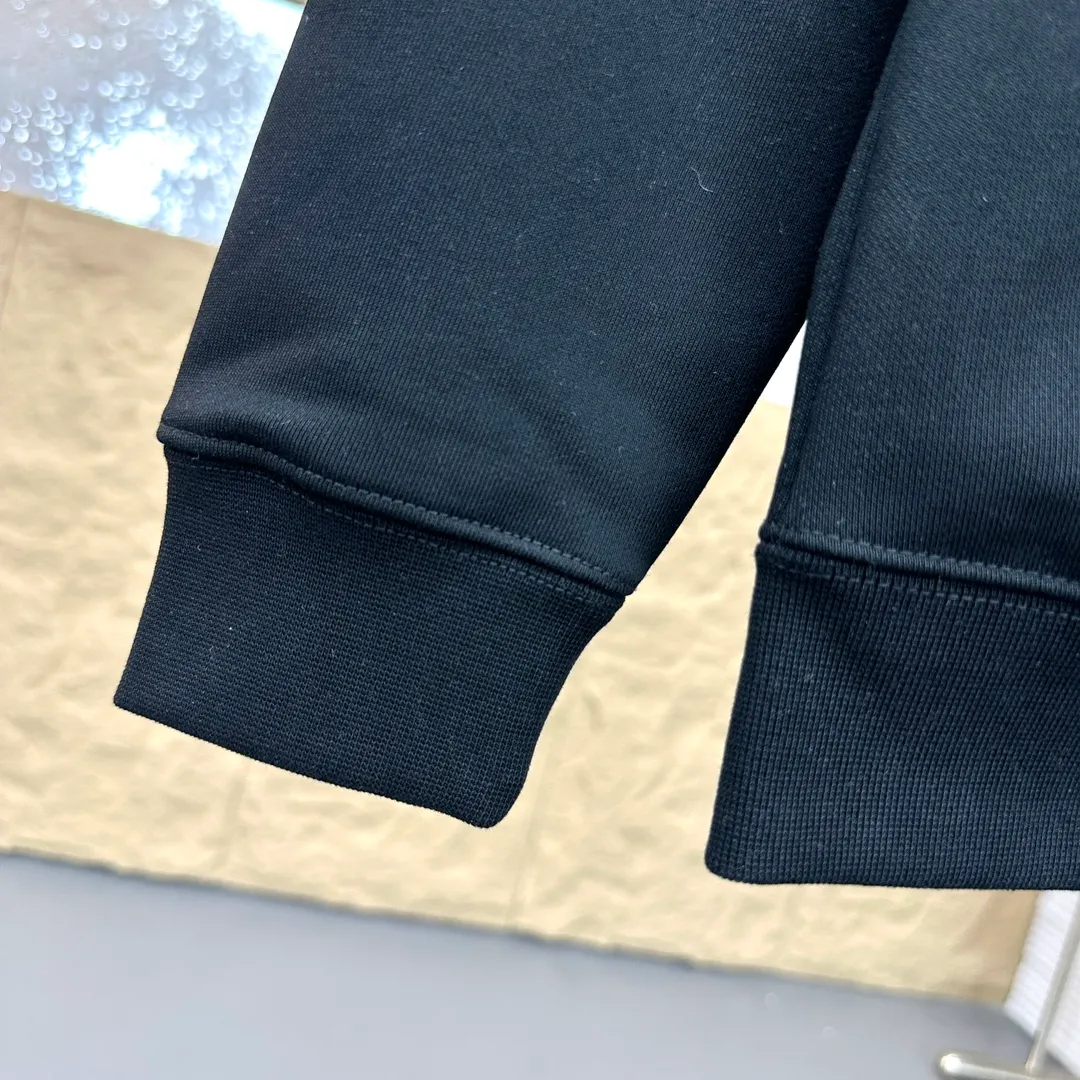 ： 🤳𝐌𝐎𝐍𝐂𝐋𝐄𝐑 ：☑️ 440 👕 ：☑️ 1*1 。🔜 。 ：☑️ 3D ，🇧🇫 1：1 。 ， ， ！🇲🇩 ！ Size：☑️S 〰️M 〰️L 〰️XL 〰️XXL